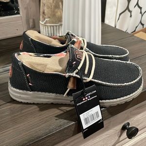 NWT Hey Dude Women’s size 8